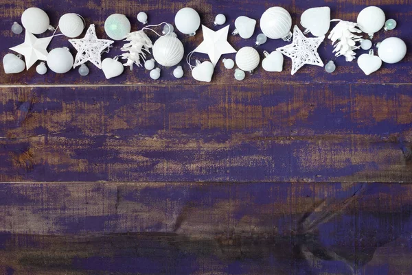 Natal Ano Novo Fundo Madeira Violeta Bolas Vidro Branco Cones — Fotografia de Stock