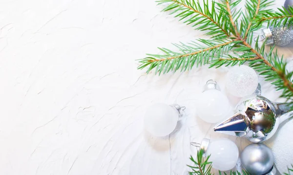 Kerstmis Nieuwjaar Achtergrond Spar Boomtakken Glazen Bollen Decoraties Plaats Voor — Stockfoto