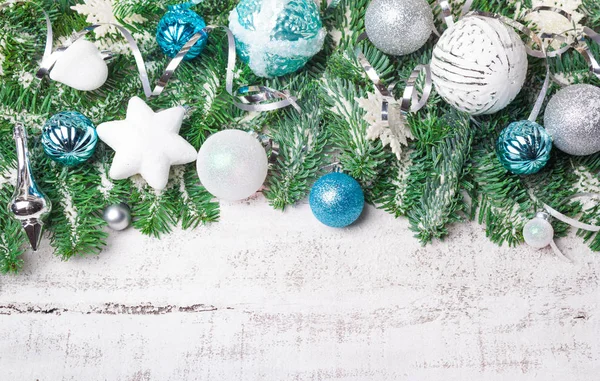 Kerstmis Nieuwjaar Achtergrond Spar Boomtakken Ballen Decoraties Plaats Voor Gelukwensen — Stockfoto