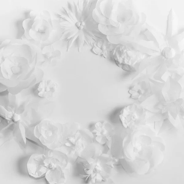 Witte Bloemen Een Witte Achtergrond Card Alles Gemaakt Van Papier — Stockfoto
