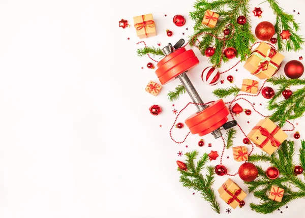 Красный Гантель Рождественскими Украшениями Белом Фоне — стоковое фото