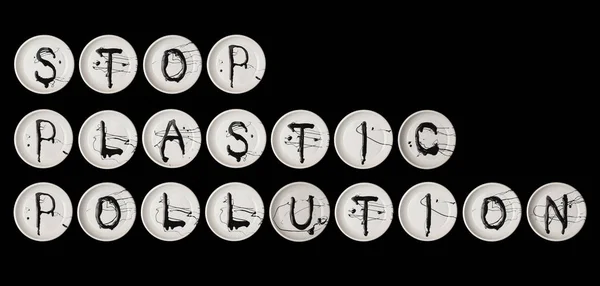 Белые Пластиковые Таблички Буквами Черном Фоне Экологическая Концепция — стоковое фото