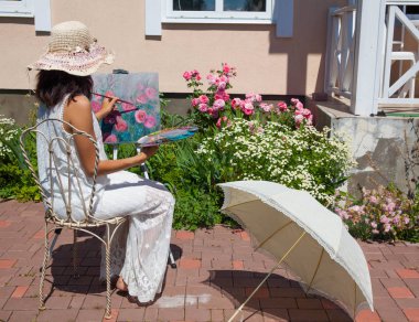 yaz bahçesinde şapka çizim resim kadın kısmi görünümü