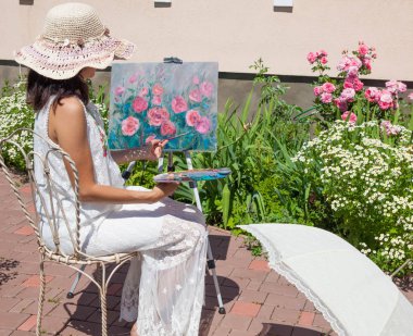 yaz bahçesinde şapka çizim resim kadın kısmi görünümü