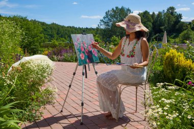 yaz bahçesinde şapka çizim resim kadın kısmi görünümü