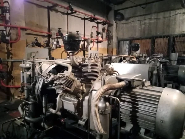 industrial piston compressor. Technology and mechanisms . equipment