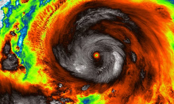スーパー台風の赤外線画像地図 ハリケーンの目だ衛星画像 この像の一部は奈良時代の作 — ストック写真