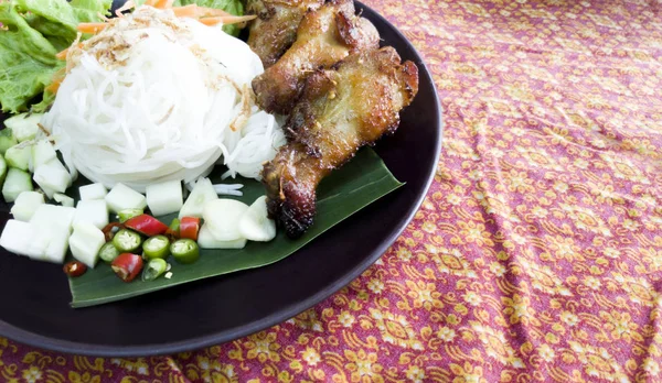 Close View Fresh Vegetables Plate Fried Chicken Table Thailand Food — Stock Photo, Image