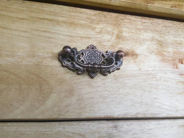 Drawer front with drawer handle
