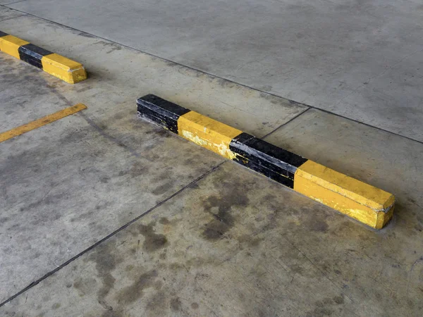 Empty Car Parking Area Made Line Symbol Yellow Dry Concrete — Stock Photo, Image