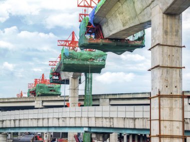 Bir yüksek hızlı tren Köprüsü'nde mesajlar arasında Vinçli inşaat. Kentsel gelişim