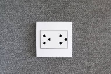 Duvardaki elektrik soketi