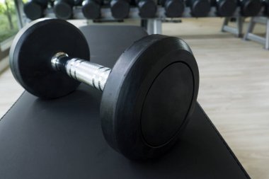 Dumbell ağırlık kaldırma için