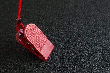 Nasıl bir koşu bandı güvenlik anahtarı yapmak