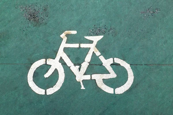 Путь Велосипеда Белым Указателем Велосипедной Дорожки — стоковое фото