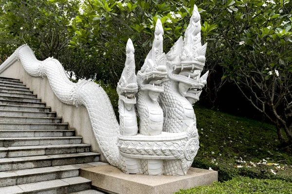 Serpente Escultura Caminho Até Escadas Templo Montanha Tailândia — Fotografia de Stock