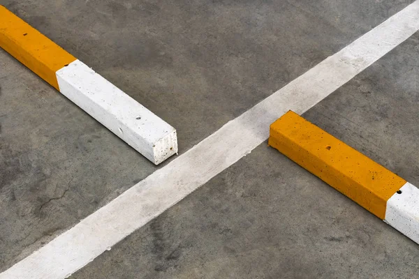 Empty Car Parking Area Made Line Symbol Yellow Dry Concrete — Stock Photo, Image