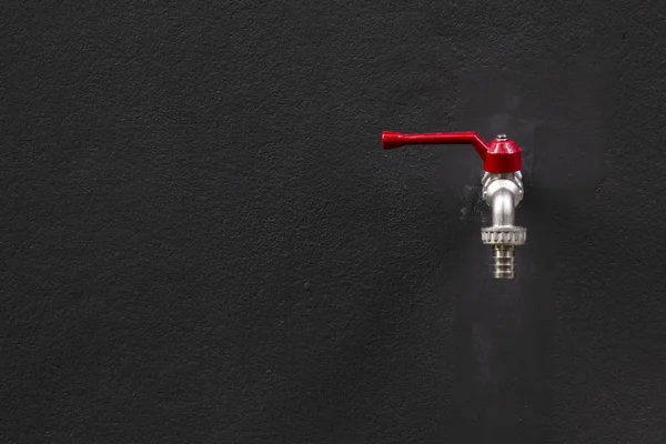 Kurek Czerwony Pokój Jest Ciemne Szare Ściany Używać Czyszczenia Rzeczy — Zdjęcie stockowe