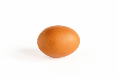 Tavuk yumurtası beyaz arka plan, üst görünümü üzerinde izole. Kopyalama alanı ile