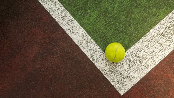 Bola Tenis Amarillo Golpeando Margen Una Cancha Tenis Artificial Verde — Foto de Stock
