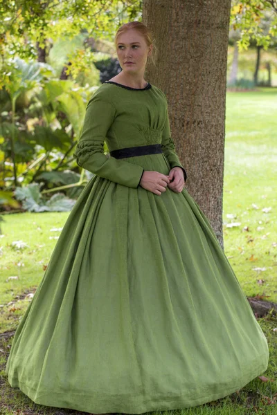 Viktoriansk Kvinne Grønn Kjole – stockfoto