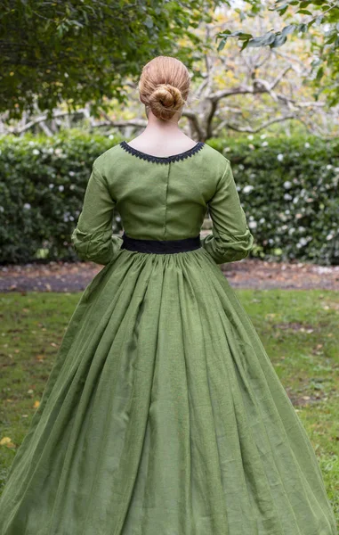 Victorian Woman Green Dress — Stock Photo, Image