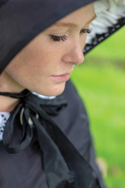 Femme Victorienne Robe Noire Bonnet — Photo