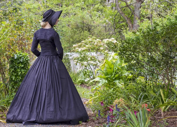 Victorian Woman Black Ensemble Garden — Stock Photo, Image
