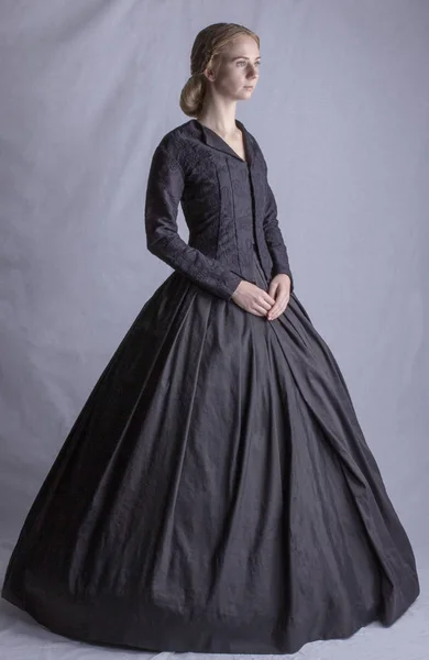 Victorian Woman Black Ensemble — Stock Photo, Image