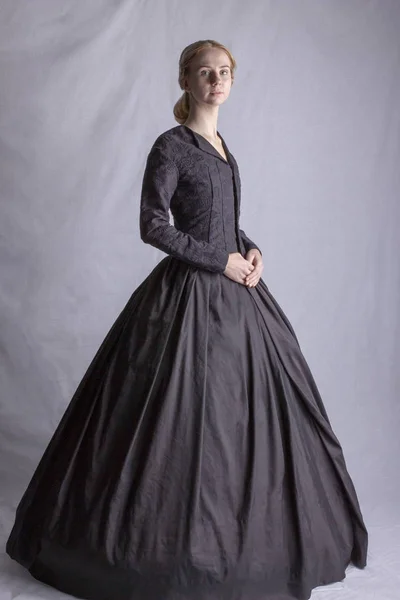 Victorian Woman Black Ensemble — Stock Photo, Image