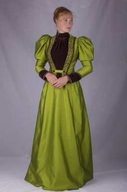 Yeşil ipek ensemble Victoria kadın