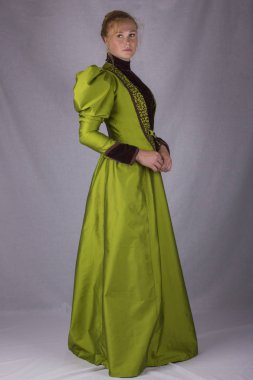 Yeşil ipek ensemble Victoria kadın