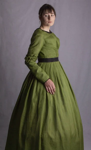 Victorian Woman Wearing Green Dress — Stock Photo, Image