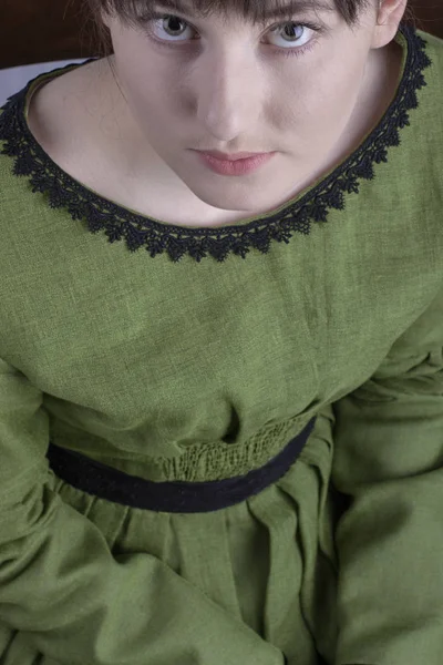 Victorian Woman Wearing Green Dress — Stock Photo, Image