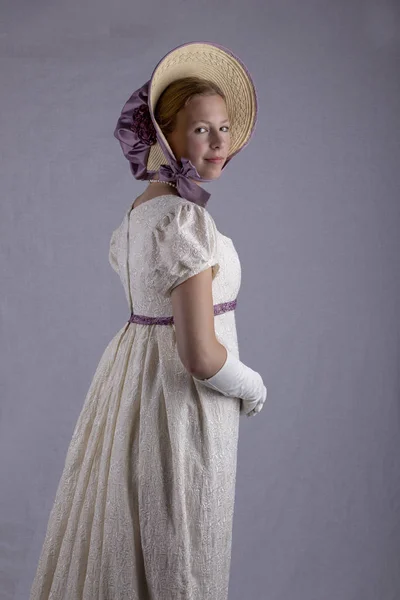 Regentin Cremebestickten Kleid — Stockfoto