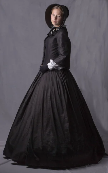 Victorian Woman Black Ensemble — Stock Photo, Image