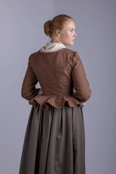 18Th Century Woman Brown Ensemble — Stock Photo, Image