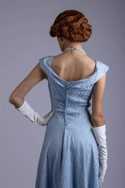 Λαμπερό 1930 Γυναίκα Ένα Γαλάζιο Φόρεμα — Φωτογραφία Αρχείου