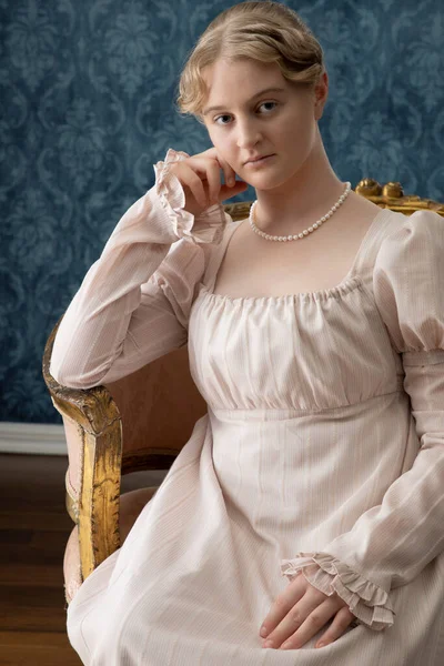 Young Regency Woman Wearing Pink Gown Pearl Necklace — Stock Photo, Image