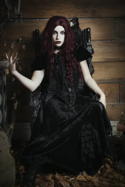 Woman Dressed Witch Sitting Gothic Throne Black Macaw Her Shoulder — Stock Photo, Image