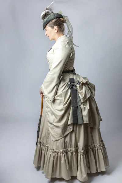 Una Mujer Mediana Edad Con Vestido Victoriano 1870 — Foto de Stock