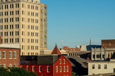 Çatılar ve şehir mimarisi daha yüksek bir düzey görünümü.