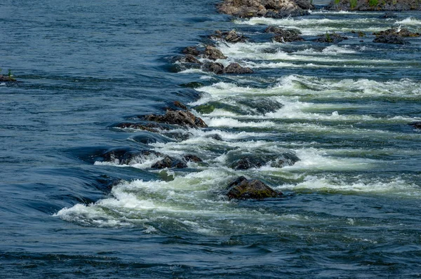 Belleza Del Agua Que Fluye Sobre Alrededor Las Rocas Río — Foto de Stock