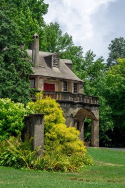 Fonthill Kalesi olarak bilinen bir güzel eski beton kale.