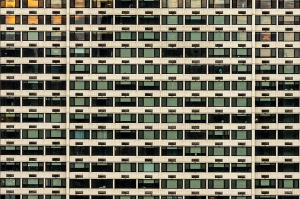 Ένα Φόντο Των Windows Ενός Ουρανοξύστη — Φωτογραφία Αρχείου