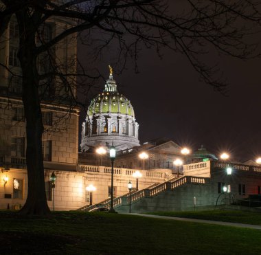Gece kış sezonu bina Harrisburg eyalet başkenti.