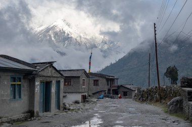 Dağlar ötesinde bir kasaba