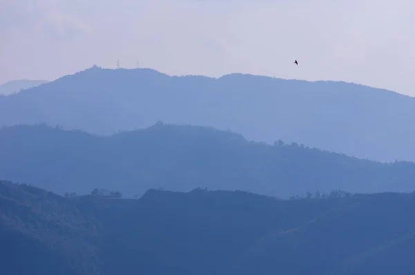 Hills Shrouded in Haze in the Evening — Stock Photo, Image