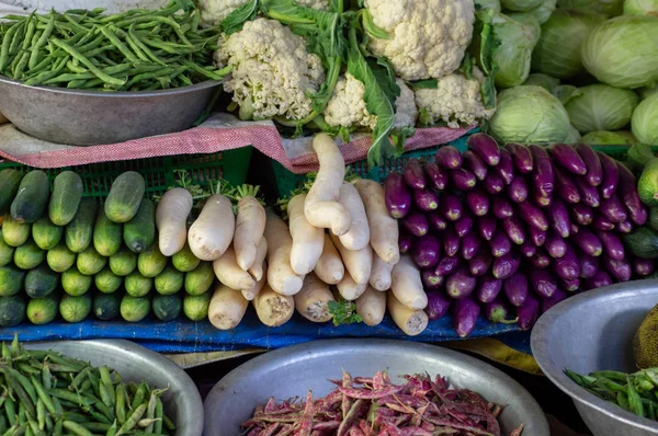 Frisches Gemüse auf dem Markt — Stockfoto