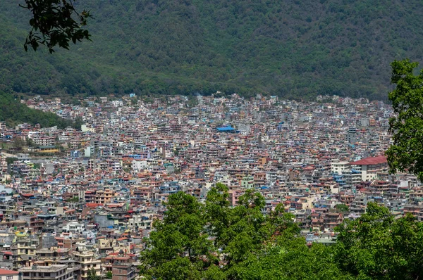 Stad in een vallei — Stockfoto